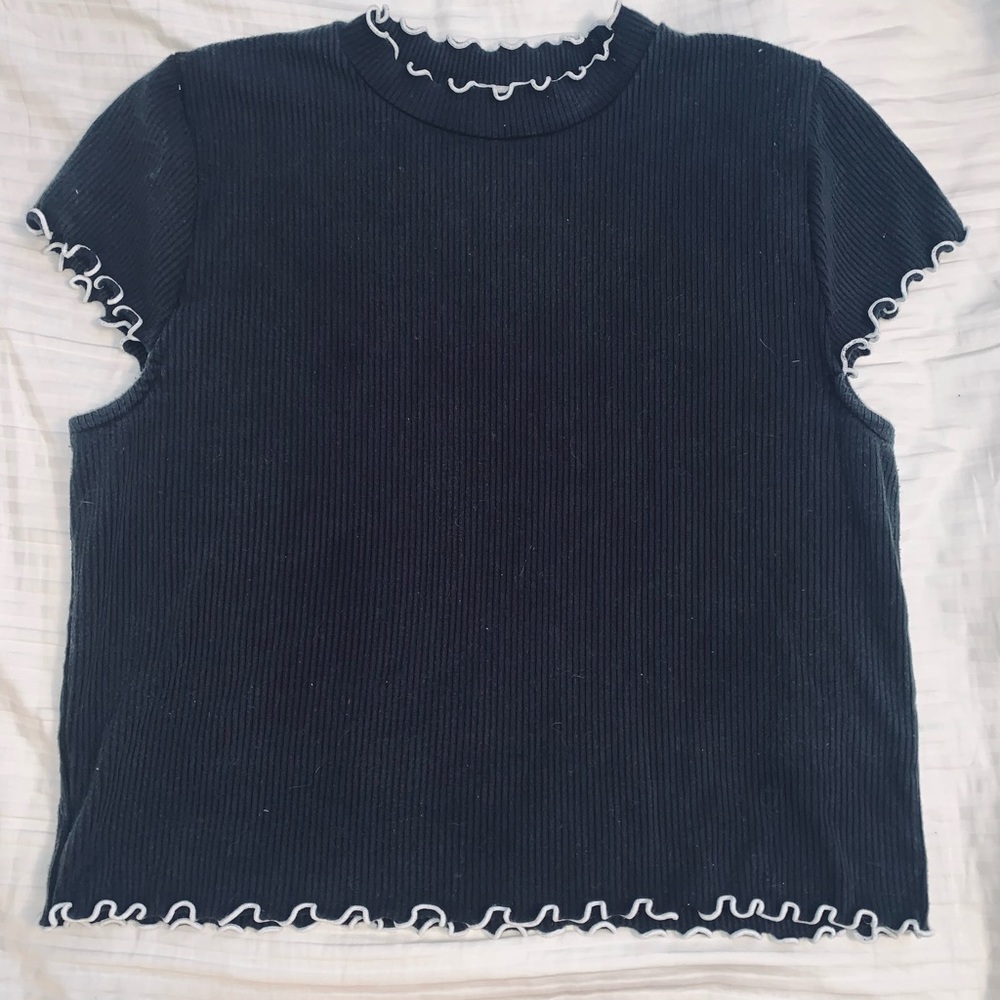 Ribbed short sleeve with frill